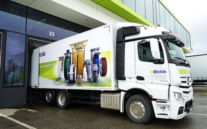Blickle vrachtwagen in het logistiek centrum